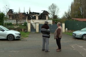 Appels en masse pour aider une mère et son fils après un incendie dévastateur
