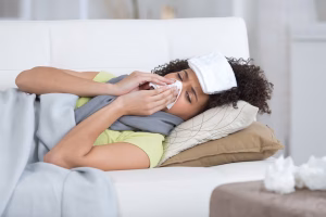 Grippe 2025 : un variant se propage rapidement, les autorités s'inquiètent d'une flambée précoce