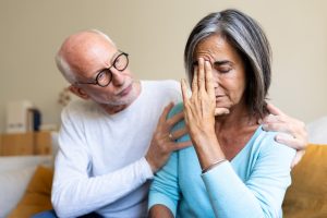 Syndrome du nid vide : 7 clés pour communiquer sa tristesse sans accuser son partenaire