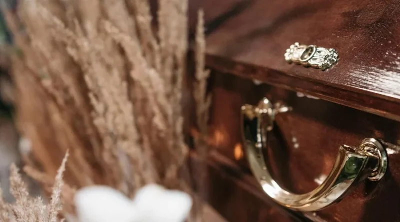 Un homme de 70 ans recommence à respirer 30 minutes après l'annonce de sa mort