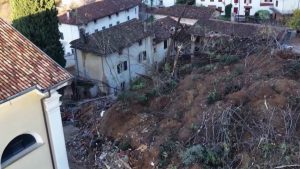 Italie : des pluies torrentielles entraînent des glissements de terrain dévastateurs