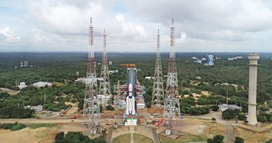 Lancement de la fusée indienne GSLV Mk III pour placer un satellite de communication militaire en orbite.
