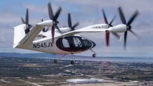 Hélicoptères Uber survolant la Côte d’Azur : tensions croissantes à Saint-Tropez