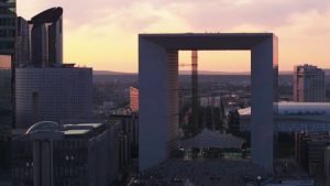 Cinéma : la Grande Arche de La Défense racontée au cinéma