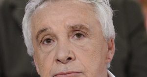Michel Sardou évoque son enfance solitaire loin de son père Fernand Sardou