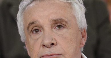 Michel Sardou évoque son enfance solitaire loin de son père Fernand Sardou