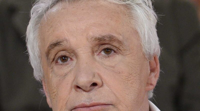 Michel Sardou évoque son enfance solitaire loin de son père Fernand Sardou