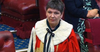 Lady Fox: elle flingue pas, elle cause