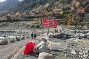 Colère des habitants de la vallée de la Vésubie face aux alertes météo et à l'accès incertain