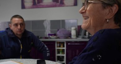 En Isère, des facteurs dépistent à domicile les problèmes de santé des personnes âgées