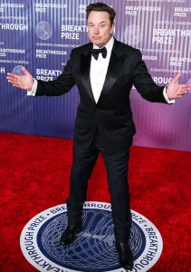 Musk surpasse Einstein, LeBron et d'autres figures emblématiques