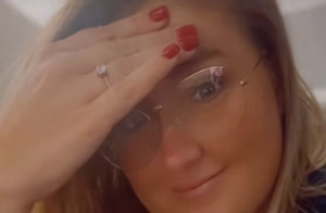 Une maman de la maternité partage son expérience avant et après sa césarienne, touchant les internautes