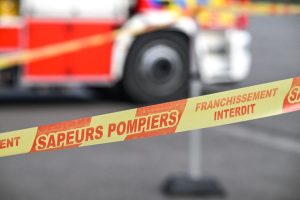 Incendie d'une maison squattée : les pompiers recherchent d'éventuelles victimes