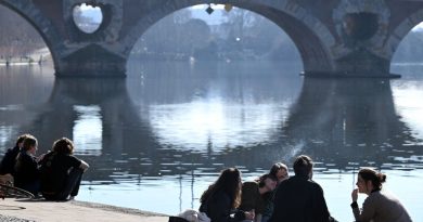 Les jeunes se sentent ignorés par les politiques et critiquent les élus comme des 'citoyens de seconde zone'