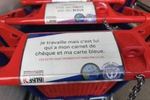 L'amour c'est des roses, pas des bleus : chariots de course contre les violences conjugales