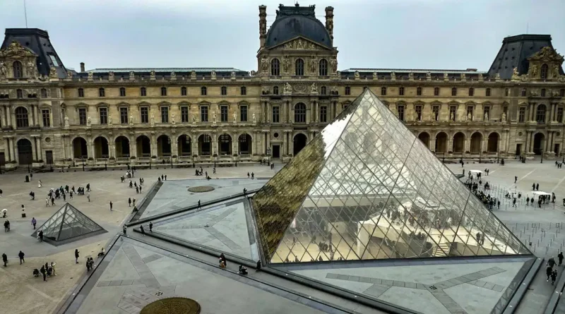 Louvre : la Cour des comptes critique sévèrement la gestion du musée