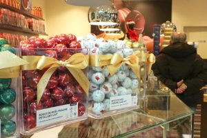 Un mois avant Noël, ils anticipent leurs achats pour économiser