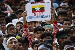 Birmanie: Emmanuel Macron soutient Aung San Suu Kyi, mais pas les Rohingyas, selon L'Humanité