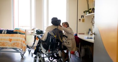 Porteur de la trisomie 21, il est devenu tétraplégique suite à une erreur médicale : l’hôpital lui limite les soins