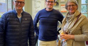 Châtillon-sur-Chalaronne : don d'objets pharmaceutiques anciens à l'Hôtel-Dieu