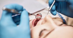 Santé : Mauvaise santé bucco-dentaire et risque accru d’AVC, une étude révèle des liens.