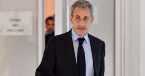 Paris : Nicolas Sarkozy reçoit argent, livres et chocolat dans sa cellule