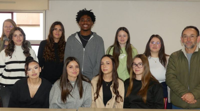 La Côte-Saint-André : des lycéens lancent l'opération 'Noël pour tous'