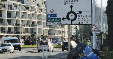 Aix-les-Bains — Avenue Daniel-Rops : riverains et élus dépassés par « la dame aux parapluies »