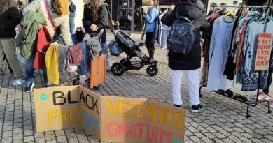Loire — Black Friday : Extinction Rebellion a proposé des fripes gratuites à Saint-Étienne
