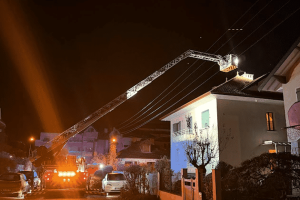 Deux hommes surpris en plein cambriolage tentent de fuir par le toit à Annecy