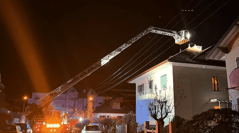 Deux hommes surpris en plein cambriolage tentent de fuir par le toit à Annecy