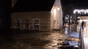 Intempéries : records de pluie entraînent coulées de boue et effondrements dans plusieurs départements