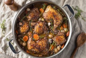 Recette traditionnelle : préparer un coq au vin comme le faisait grand-mère