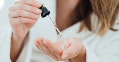 Changements essentiels à adopter pour prévenir la chute des cheveux en automne