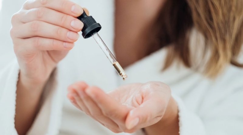 Changements essentiels à adopter pour prévenir la chute des cheveux en automne