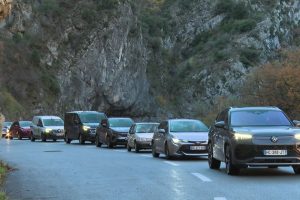 Circulation difficile dans la vallée de la Tinée après des éboulements, prudence recommandée.