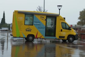 Un bus itinérant pour aider les jeunes de 16-25 ans à s'insérer dans la vie active