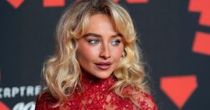 Sabrina Carpenter produit et joue dans un film inspiré d'Alice au Pays des Merveilles