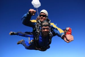 Saut en parachute : comment évaluer votre préparation avant de vous lancer ?