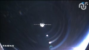 Retour des 3 taïkonautes reporté après une collision avec un débris spatial