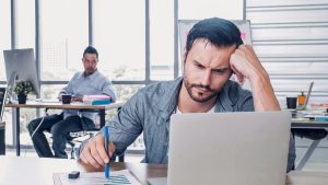 9 traits psychologiques qui identifient une personnalité difficile, selon les experts