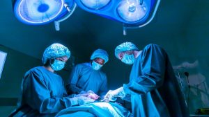 Scandale des dons d'organes aux États-Unis : des chirurgiens prélèvent sur un patient en réanimation