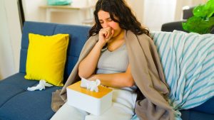 Dr Gérald Kierzek alerte sur la 'walking pneumonia' : toux persistante chez les enfants et adultes