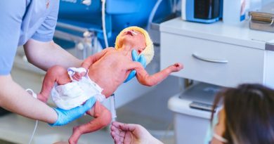 Prématurité : conseils pratiques pour aider les parents à établir un lien avec leur bébé