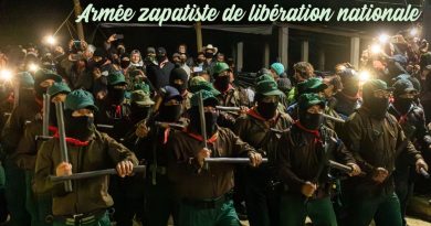 Des combattant·es zapatistes défilent en musique, surmonté·es de cette citation tirées de l