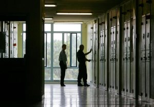 Prison de Bordeaux-Gradignan : un détenu attaque un agent pénitentiaire en pleine intervention