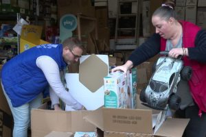 Jouets de seconde main collectés et réparés pour égayer Noël des enfants