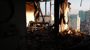 Guerre en Ukraine : bombardements intensifs à Kiev, bilan d'au moins dix morts