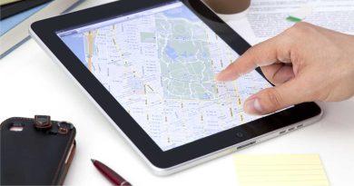 Un homme nu dans la maison voisine : la découverte surprenante d'un couple en quête de location