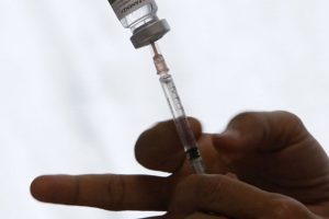 Vaccin contre la grippe : la ministre de la Santé annonce des doses supplémentaires disponibles